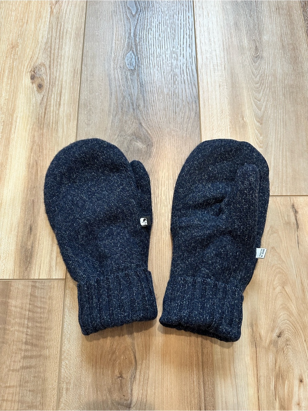 Made in Alaska Up cycled Fleece Lined Wool Sweater Mittens Dark Navy Blue Large